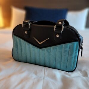 Women's Shoulder bag Purse With Retro Classic Car Design